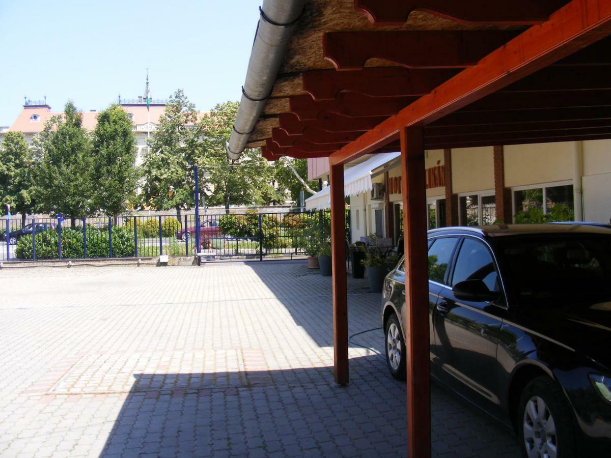 Hotel Pelikan Hódmezővásárhely 외부 사진